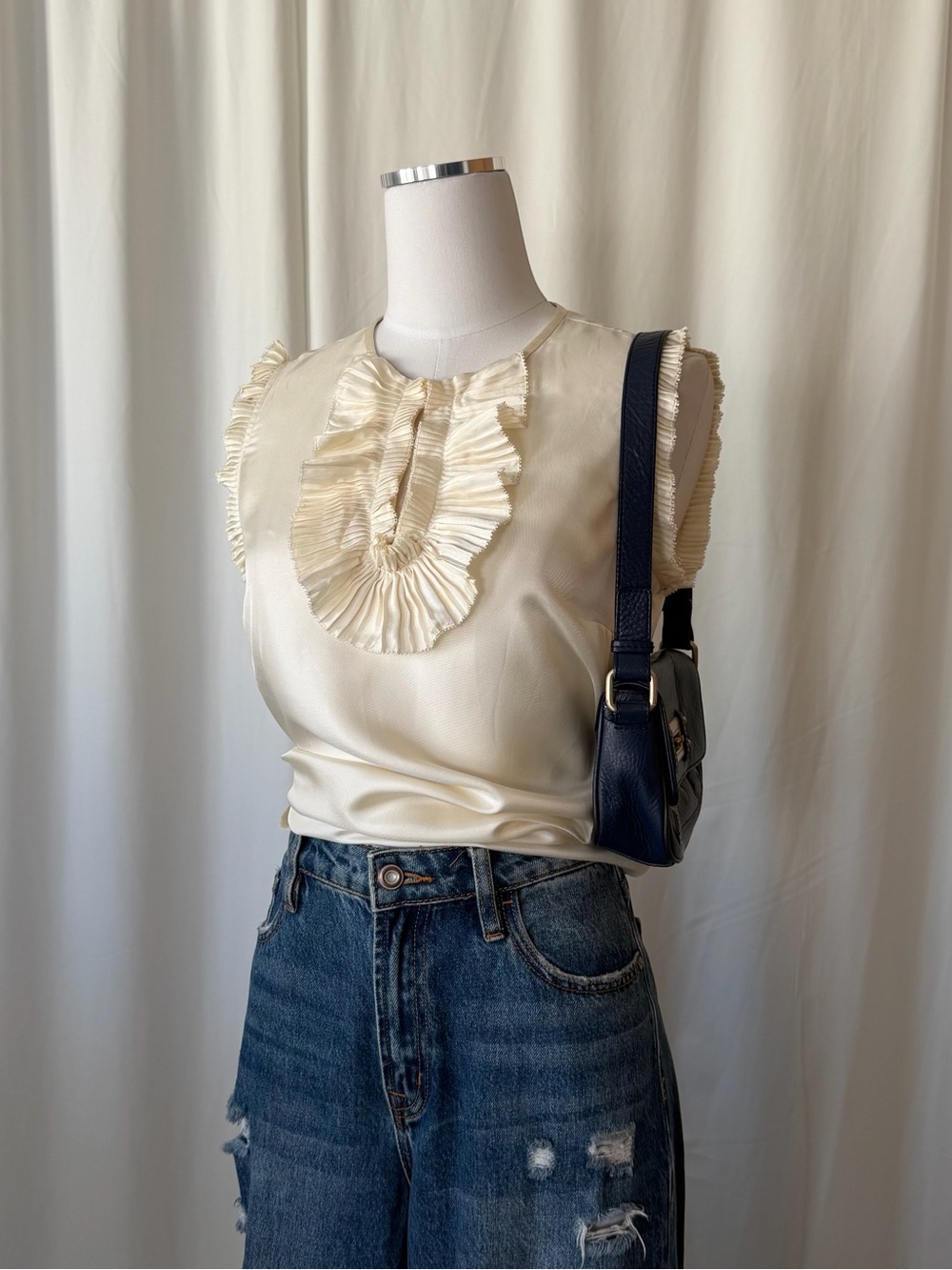 J.Crew 100% Silk Ruffle V-Neck Blouse Cream Tank Size 4. - Picture 2 of 14